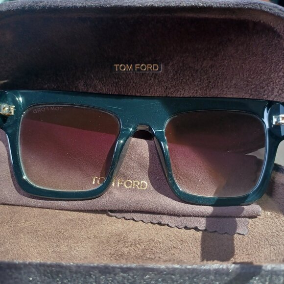 ($500 discounted) TOM FORD (with reciept) RARE Like New Shades - Picture 2 of 9
